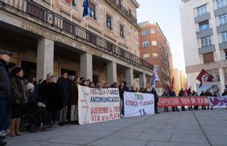 Doscientos zamoranos, la mitad políticos, piden la reapertura de la Ruta de la Plata