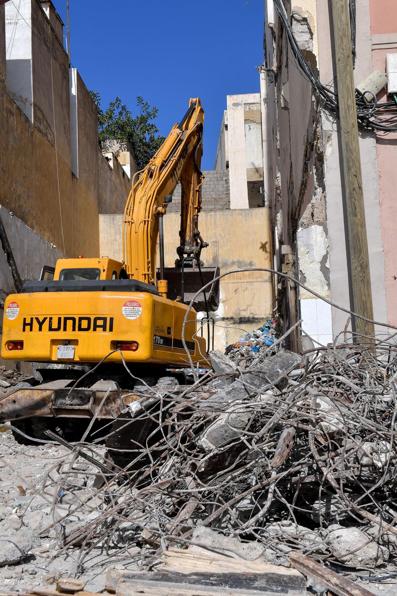 Derribo de viviendas y edificios en el entorno de Manuel Becerra