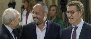 La apuesta de Feijóo por "normalizar" la relación con Junts reactiva la batalla por la dirección del PP catalán