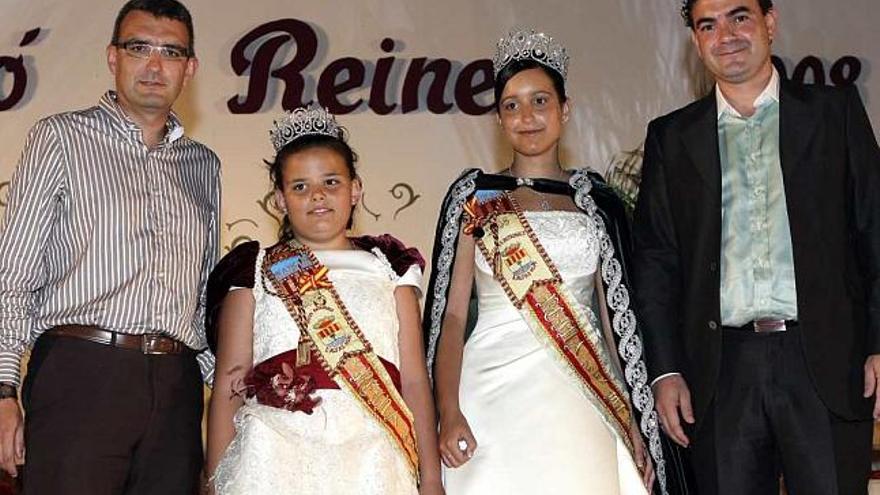 Las nuevas Reinas de las Fiestas fueron coronadas en un vistoso acto en la explanada de la Casa de Cultura