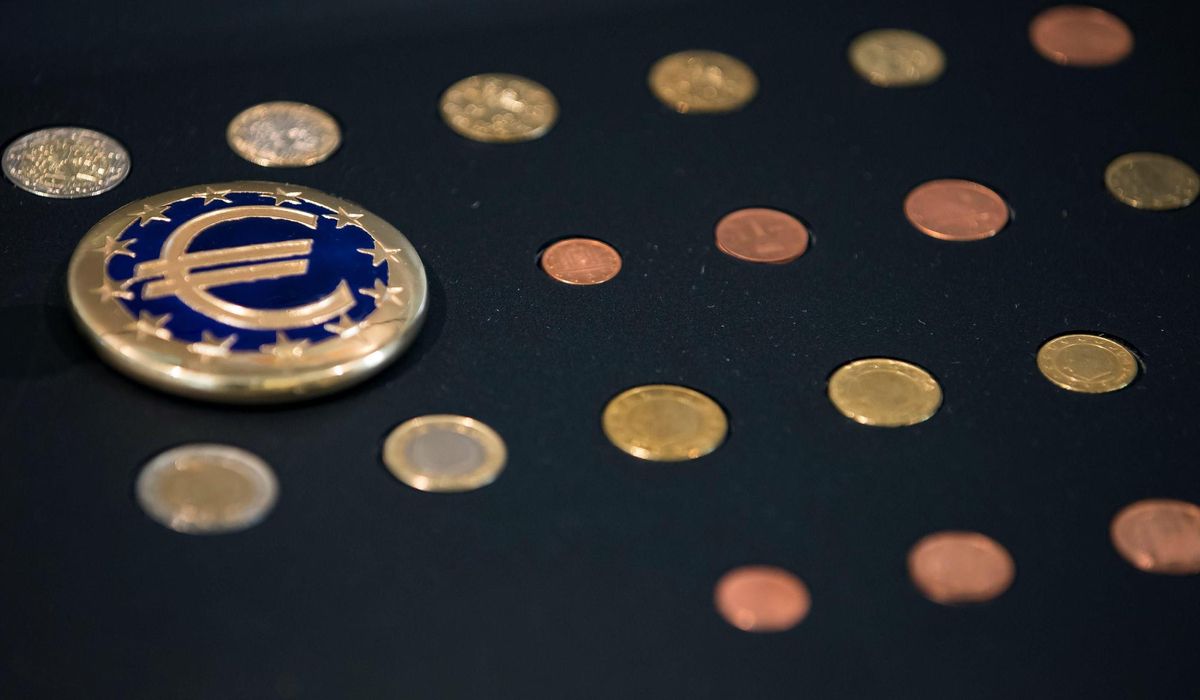 El dòlar supera l’euro per primera vegada en vint anys El dòlar supera l’euro per primera vegada en vint anys