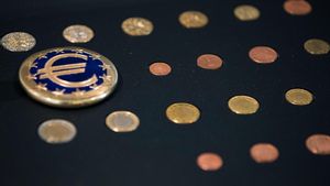 El dòlar supera l’euro per primera vegada en vint anys