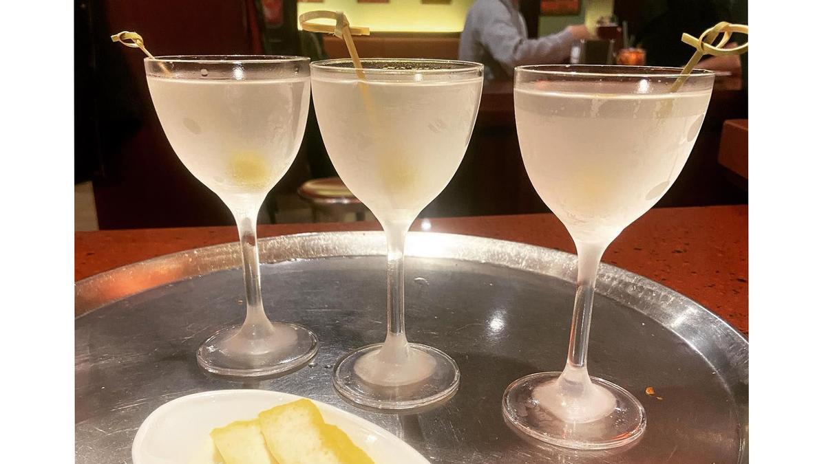 La Higuera sirve el mejor Dry Martini de BCN, con permiso de Giardinetto y Boadas. 