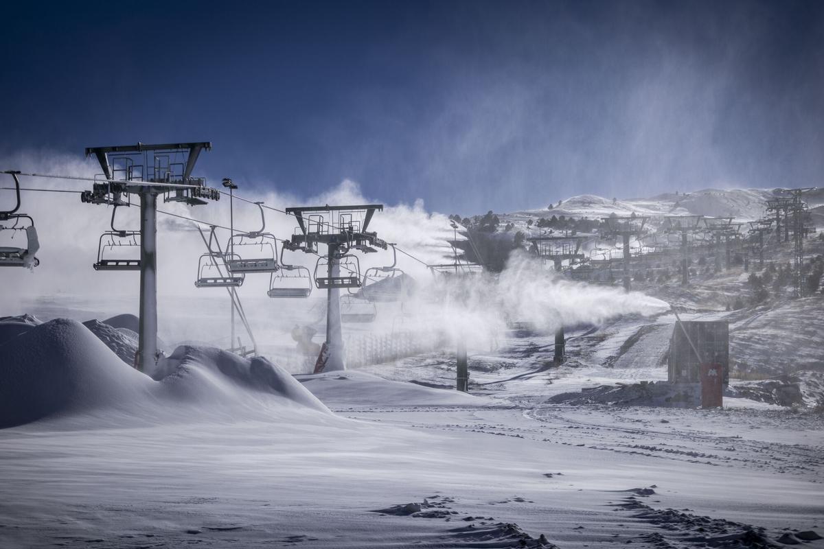 En imágenes | Inicio de la temporada invernal en las estaciones de esquí aragonesas