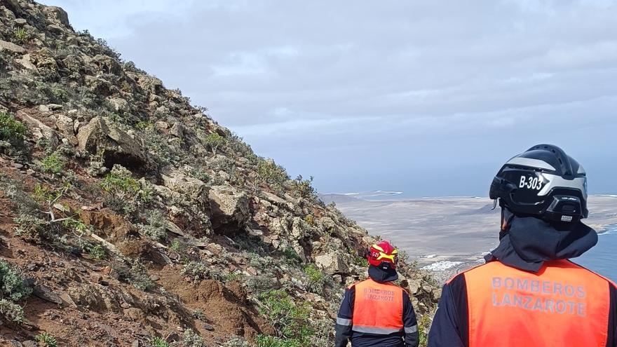 Recuperan el cuerpo sin vida de una mujer que se precipitó con su coche por el Risco de Famara