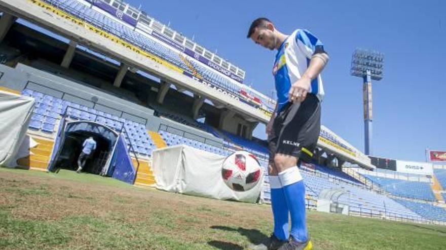 El valenciano Rulo Prieto, ayer, durante su presentación como jugador del Hércules.