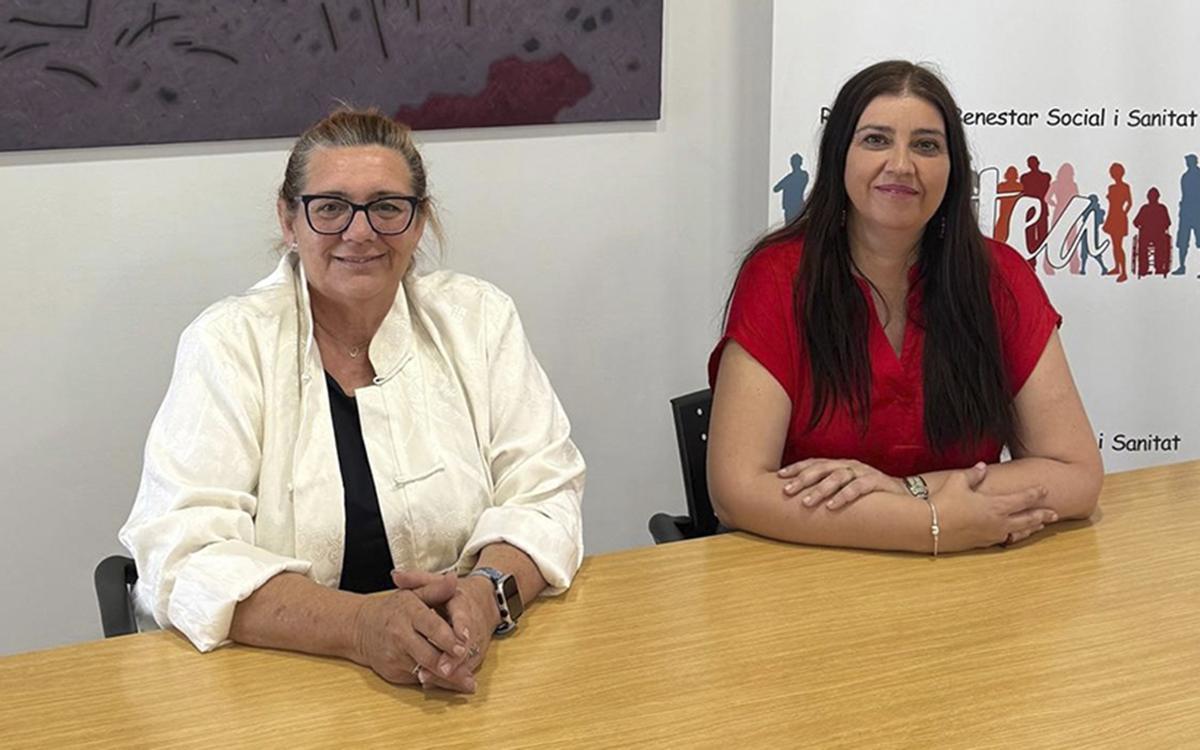 La concejala de Altea Anna Lanuza (derecha) y la trabajadora social Amaya Madaleno.