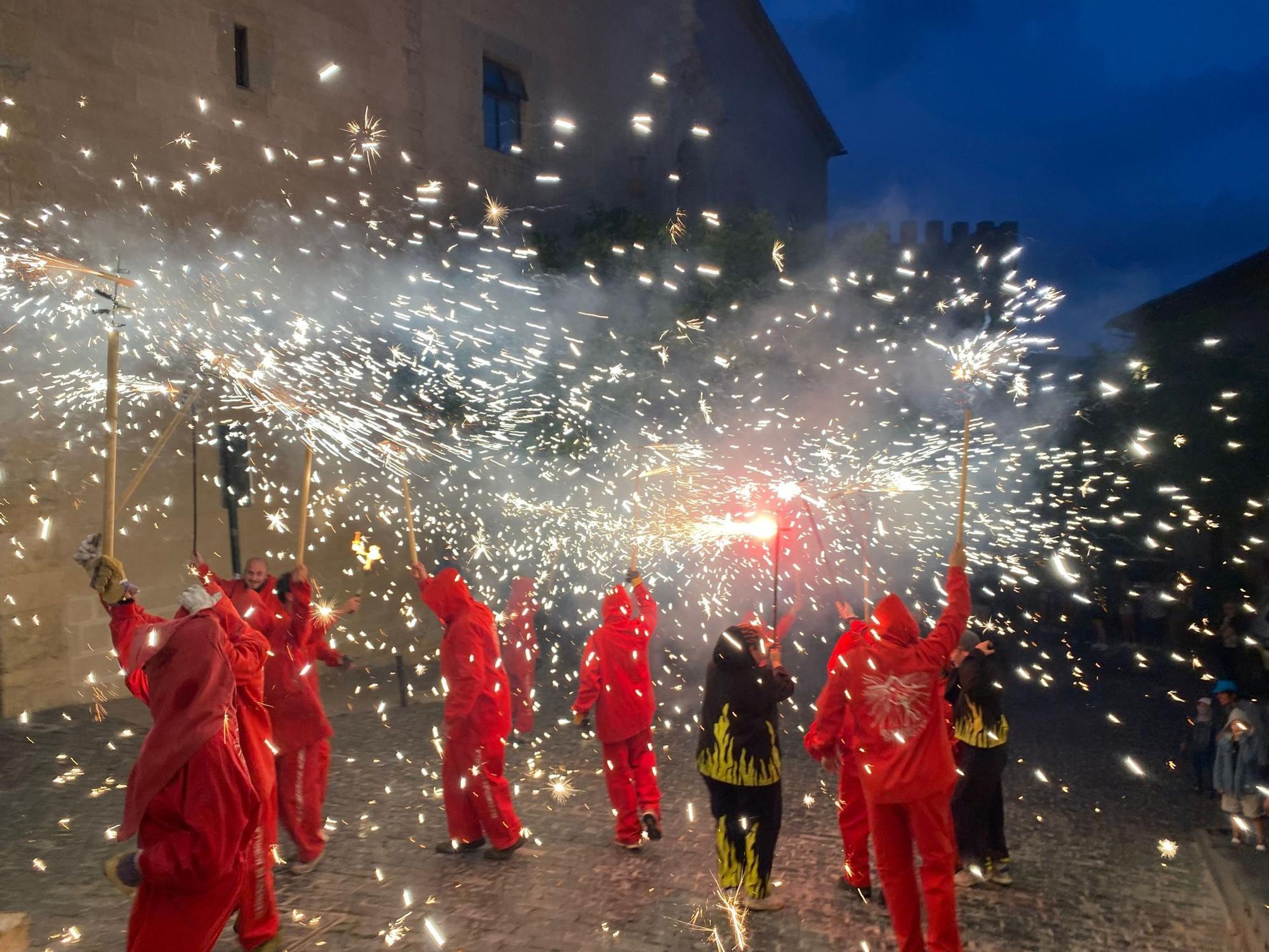 Un correfoc calienta motores en Morella para el inicio de l'Aplec dels Ports