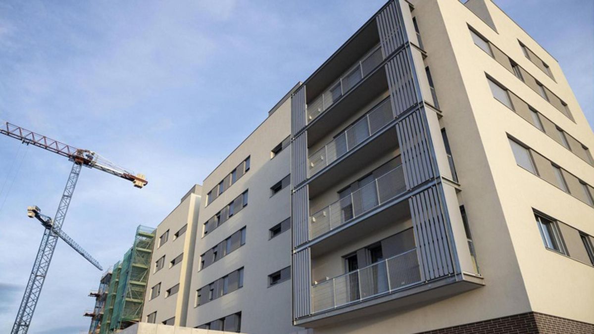 Nueva promoción de pisos de proteción oficial, promovida por el Institut Català del Sòl (Incasòl) en el barrio de Can Llong de Sabadell, Barcelona con la alcaldesa de Sabadell, Marta Farrés i la consellera de Territorri, Habitatge i Transició Ecològica, Sílvia Paneque.