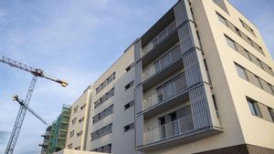Nueva promoción de pisos de proteción oficial, promovida por el Institut Català del Sòl (Incasòl) en el barrio de Can Llong de Sabadell, Barcelona con la alcaldesa de Sabadell, Marta Farrés i la consellera de Territorri, Habitatge i Transició Ecològica, Sílvia Paneque.
