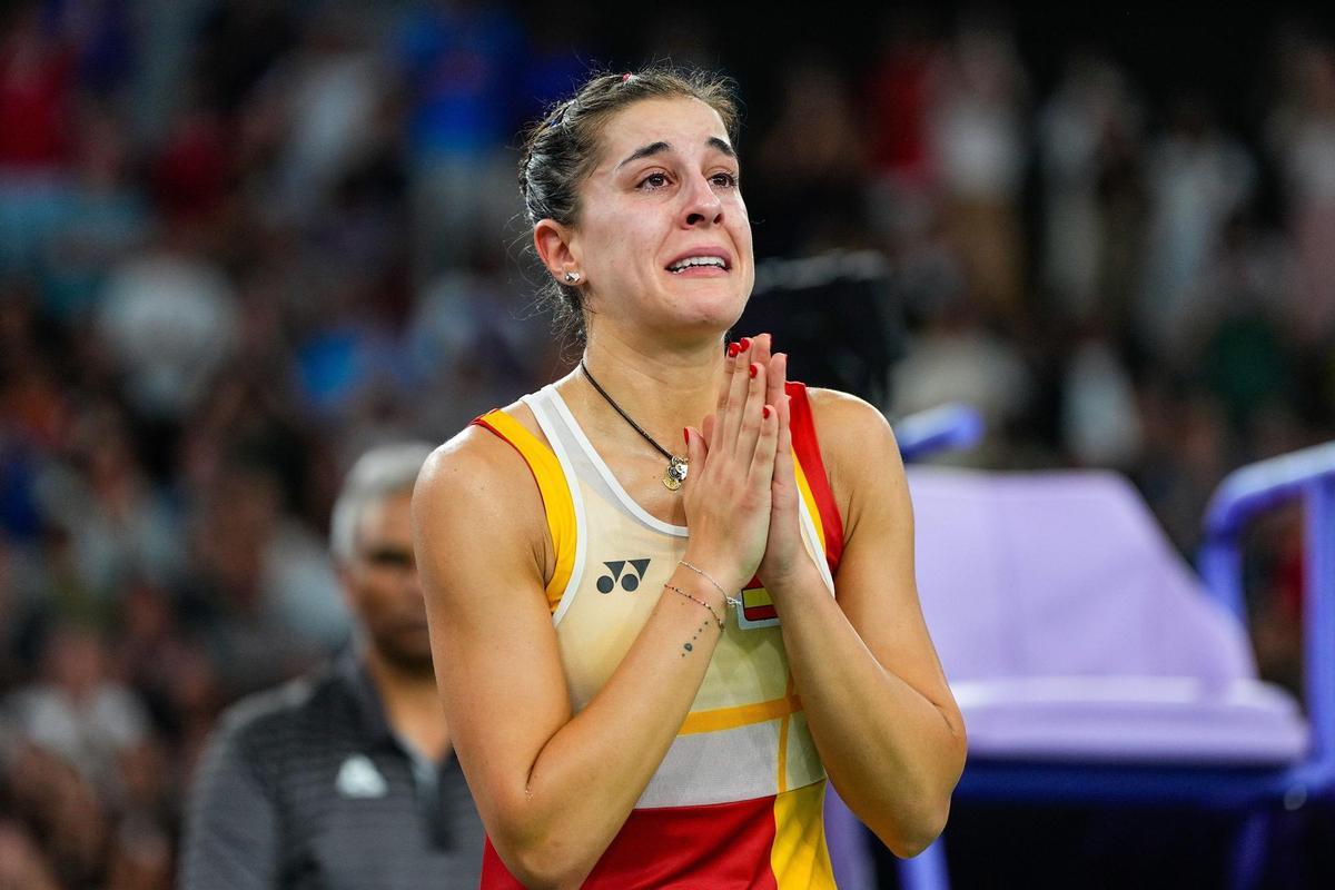 La jugaora de bádminton Carolina Marín después de retirarse de las semifinales de los Juegos Olímpicos de París por una lesión.