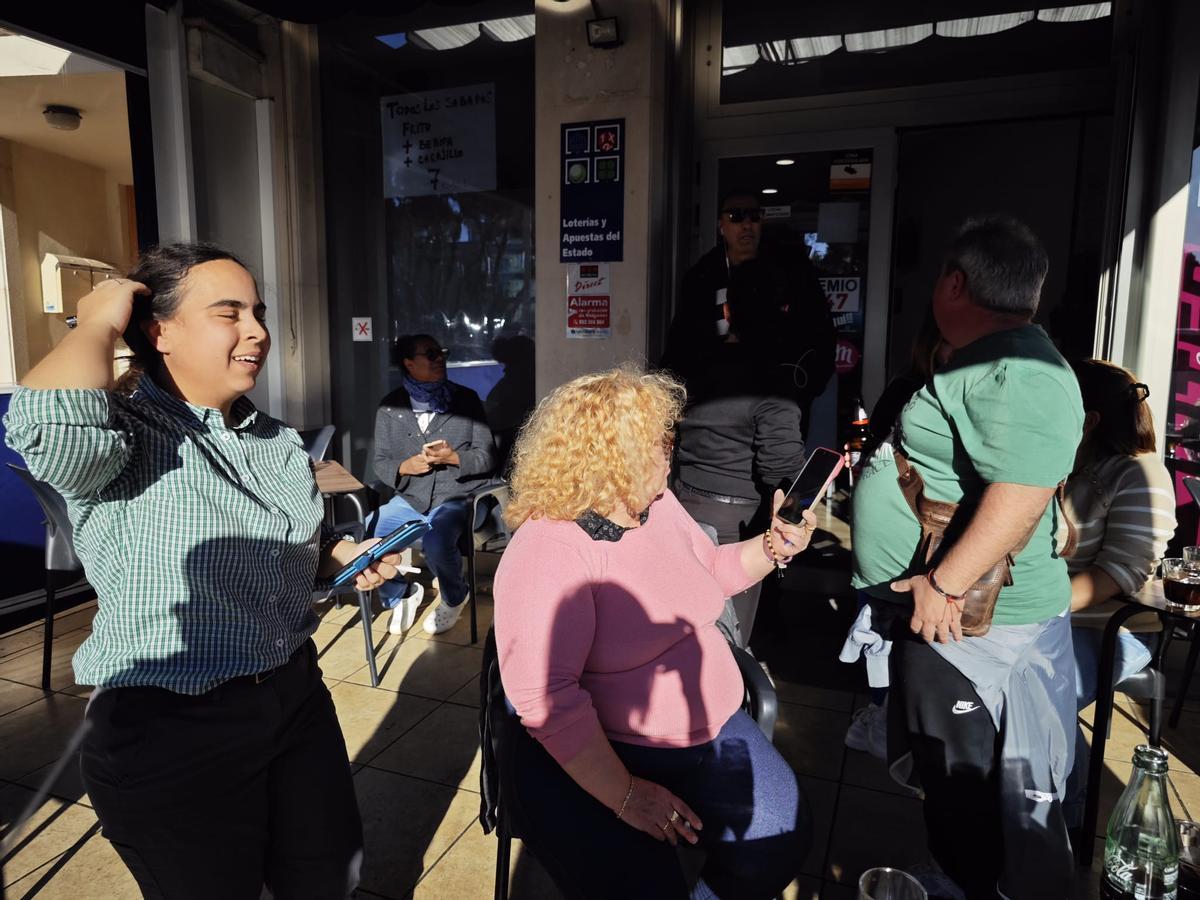 Así han celebrado en Can Picafort el Gordo de la Lotería de Naviad Así han celebrado en Can Picafort el Gordo de la Lotería de Naviad