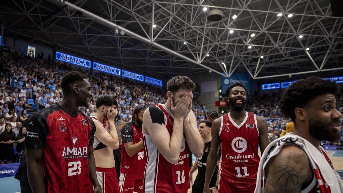Los jugadores del Casademont, incrédulos tras el feliz final en Lugo
