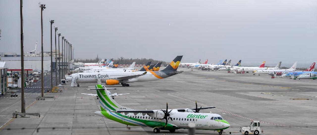 Aviones en el aeropuerto de Gran Canaria.