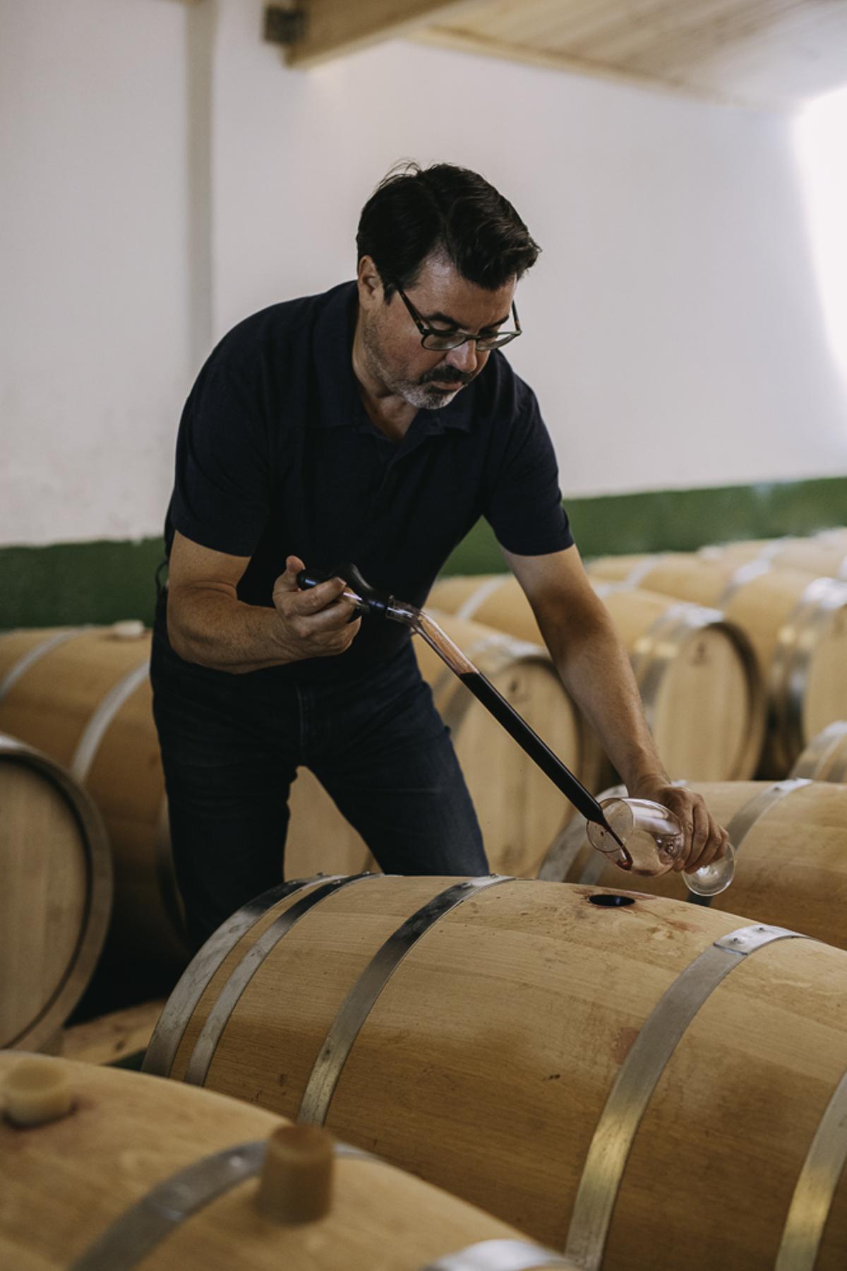 La viticultura de Bodega Vegalfaro se basa en prácticas naturales y tradicionales. Caprasia Bobal Ánfora 2021 es uno de sus vinos.