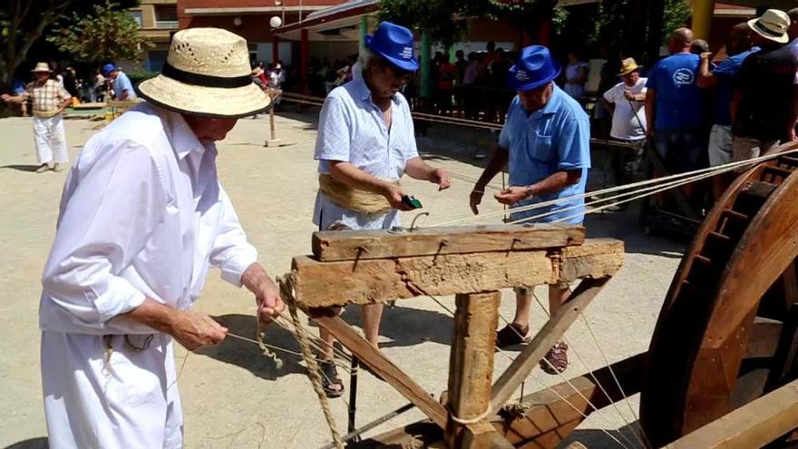 Exhibición de antiguos trabajos con cáñamo en Redován