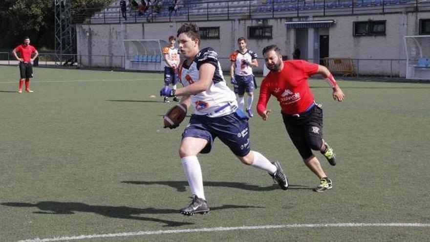 Un torneo anterior de fútbol flag en O Hío. // S. Álvarez