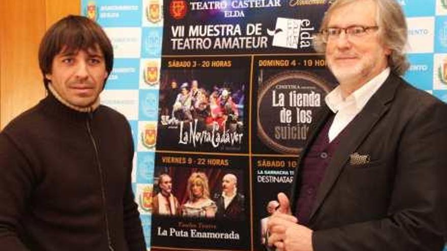 Damián Varea, de Carasses Teatro, con el edil José Mateos, ayer.