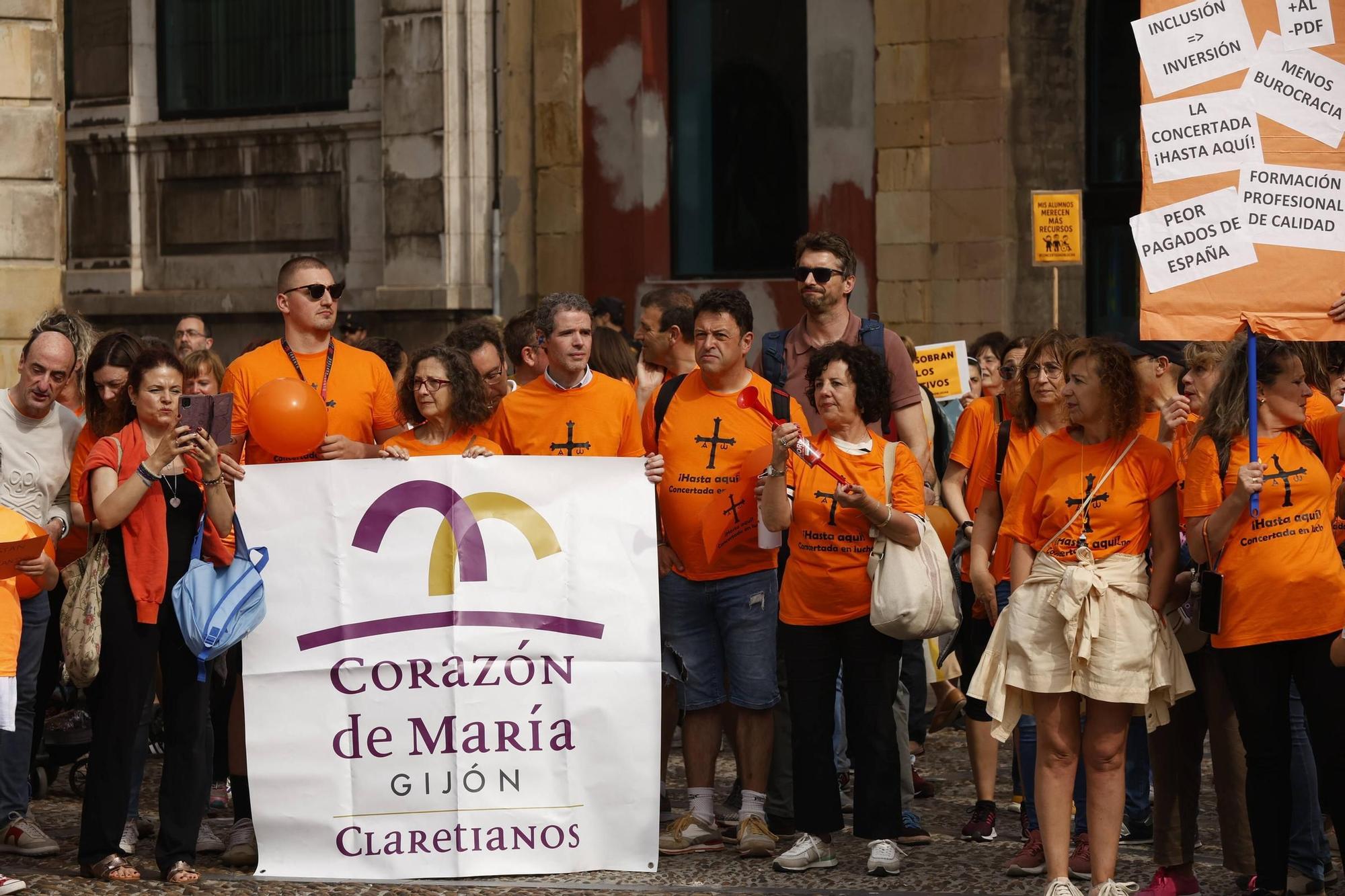Así fue la gran concentración en Gijón por la educación concertada (en imágenes)