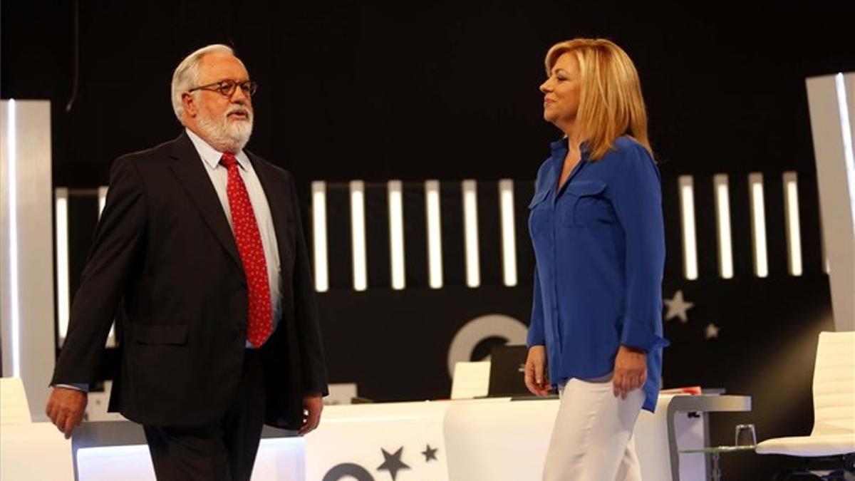 Arias Cañete y Valenciano, momentos antes de iniciar el debate