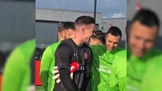 La plantilla del Girona recibe a Ter Stegen en su enteno