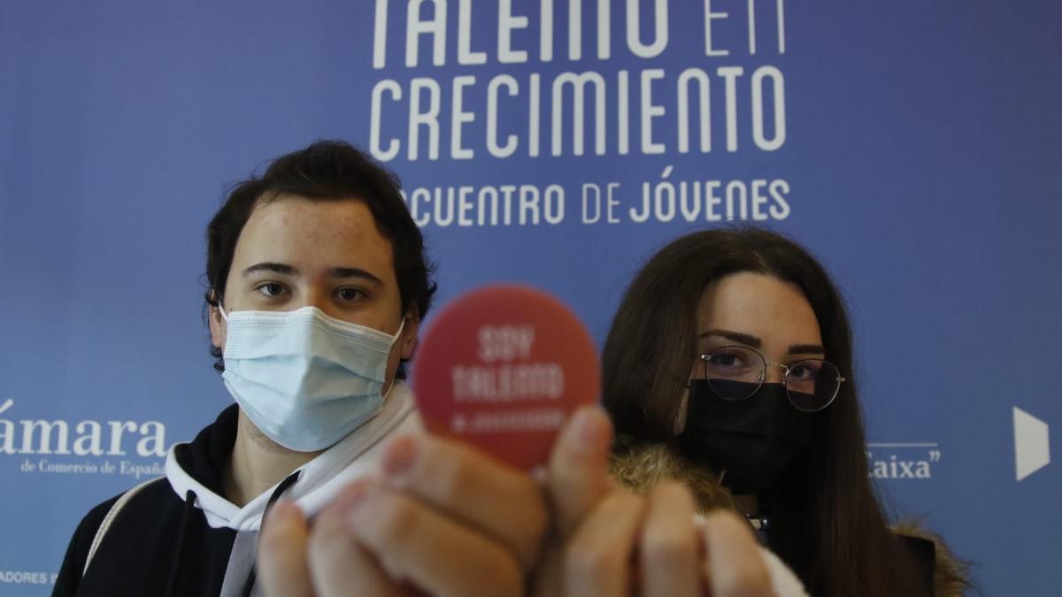 Rafael Calderón y María José Caballero, del ciclo de Administración y Finanzas, asisten a la jornada de jóvenes &#039;Talento en Crecimiento&#039; de Cede