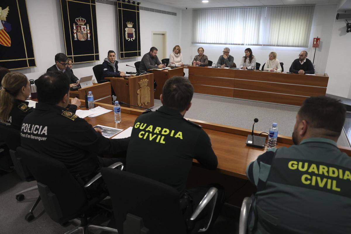 Un momento de la constitución de la mesa.