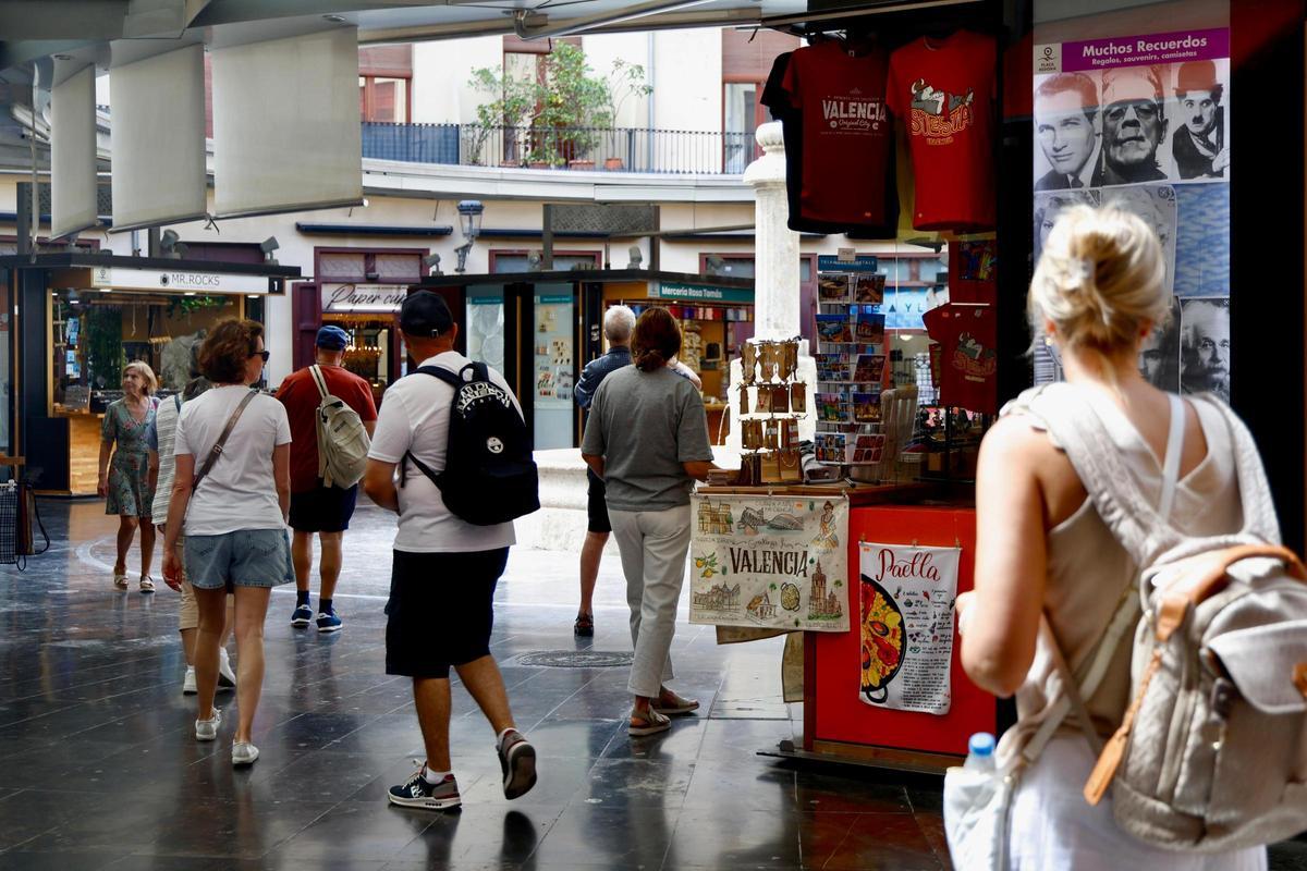 La industria del 'souvenir' en València al calor del 'boom' turístico