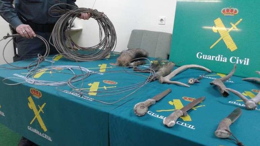 Arrestado un cazador furtivo por emplear lazos metálicos en un monte de Gondomar