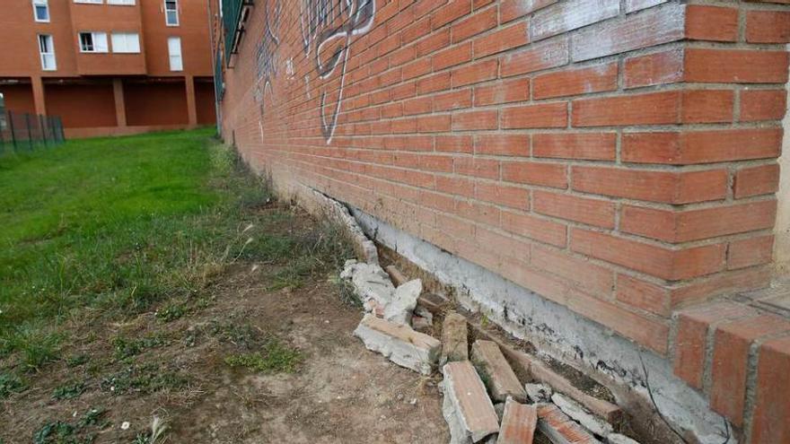 Desperfectos en un edificio de Los Campos por unas obras