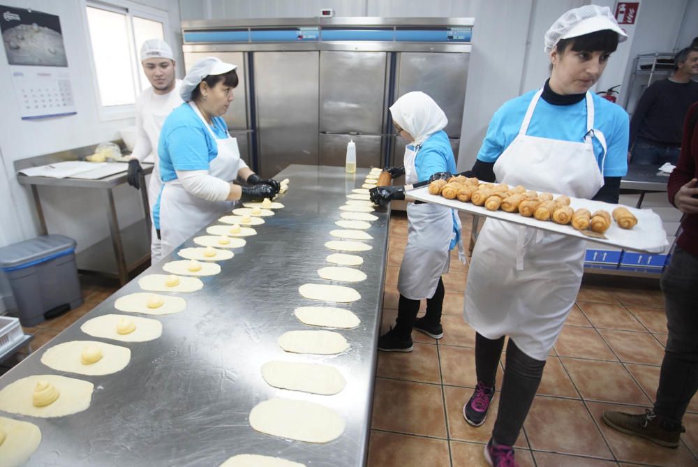 Xuixos de diferents gustos i congelats al nou obrador de Can Castelló