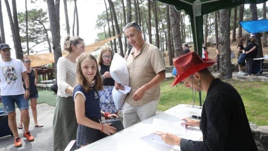 Los niños de la provincia ya duermen y veranean en A Lanzada