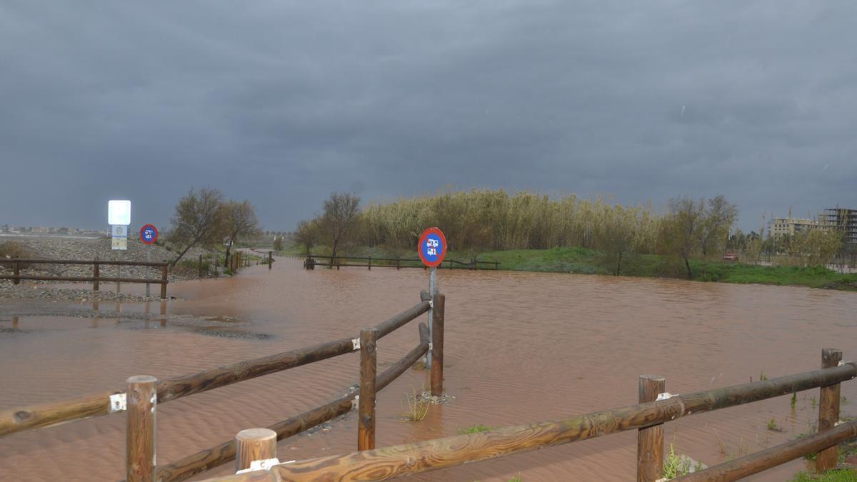 La zona de la playa de Moncofa, afectada por las inundaciones.