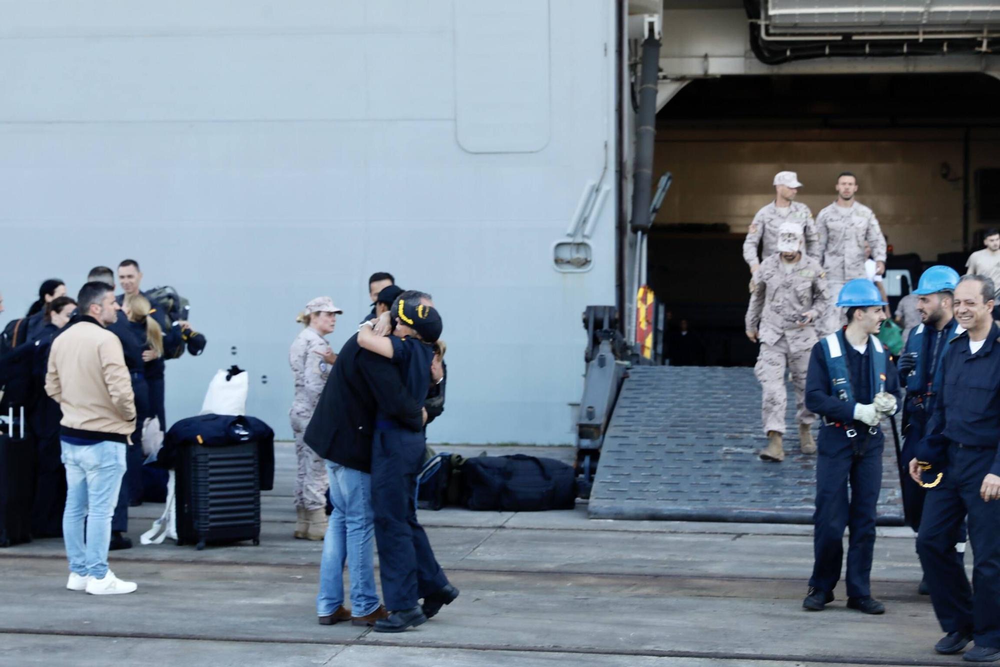 En imágenes | Llegada del portaaviones "Juan Carlos I" a El Musel