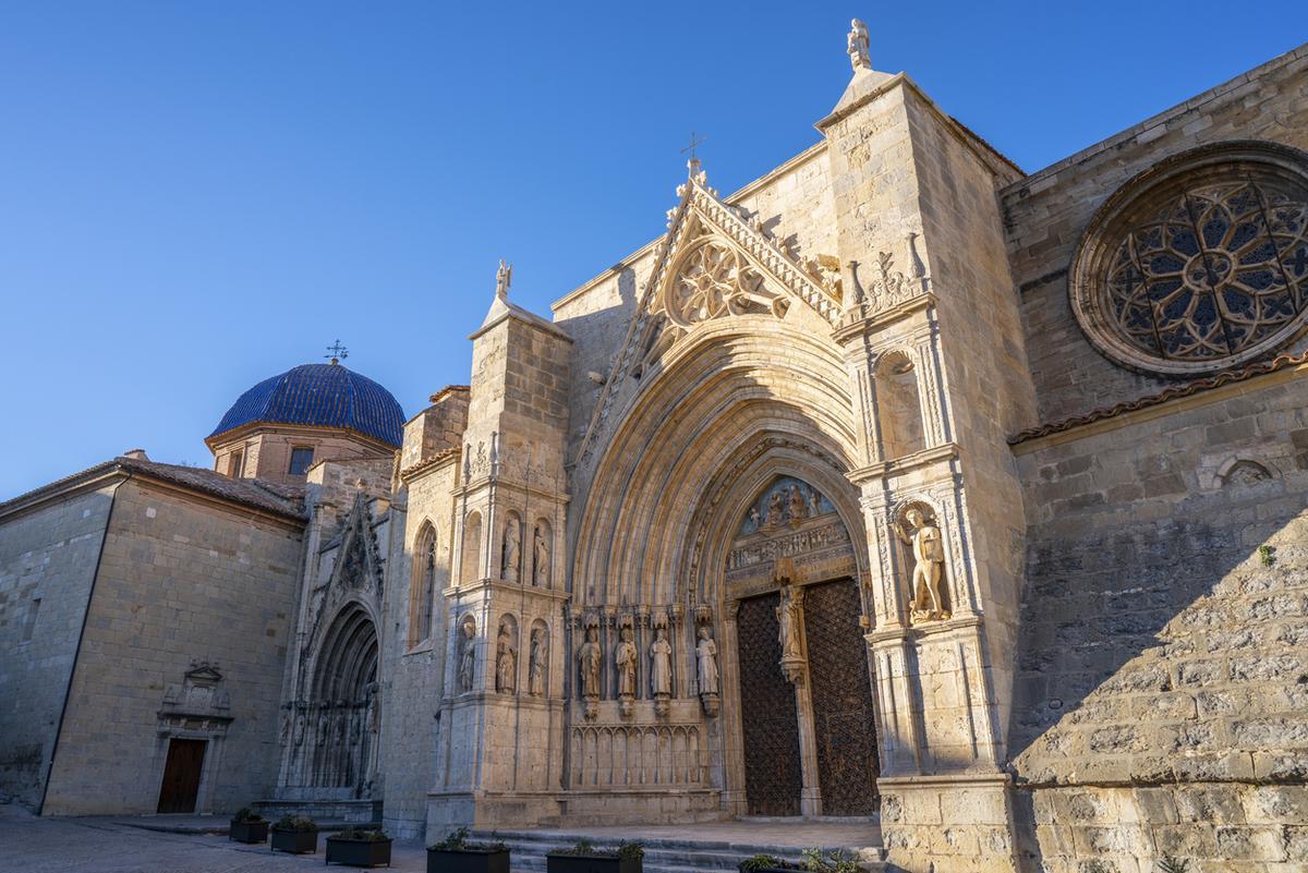 Puerta de la Basílica Arciprestal de Santa María la Mayor en Morella