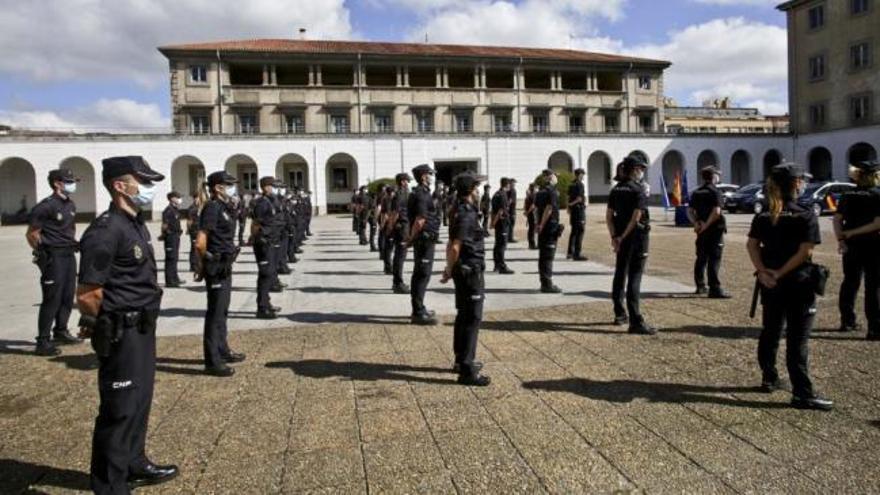 VÍDEO: 50 agentes en prácticas se incorporan a la Jefatura de policía de Asturias