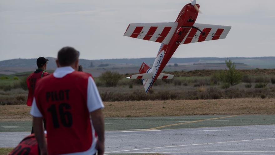 Gran espectáculo de aeromodelismo en Coreses