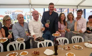 Colas interminables en Vilanova para degustar mejillones y berberechos