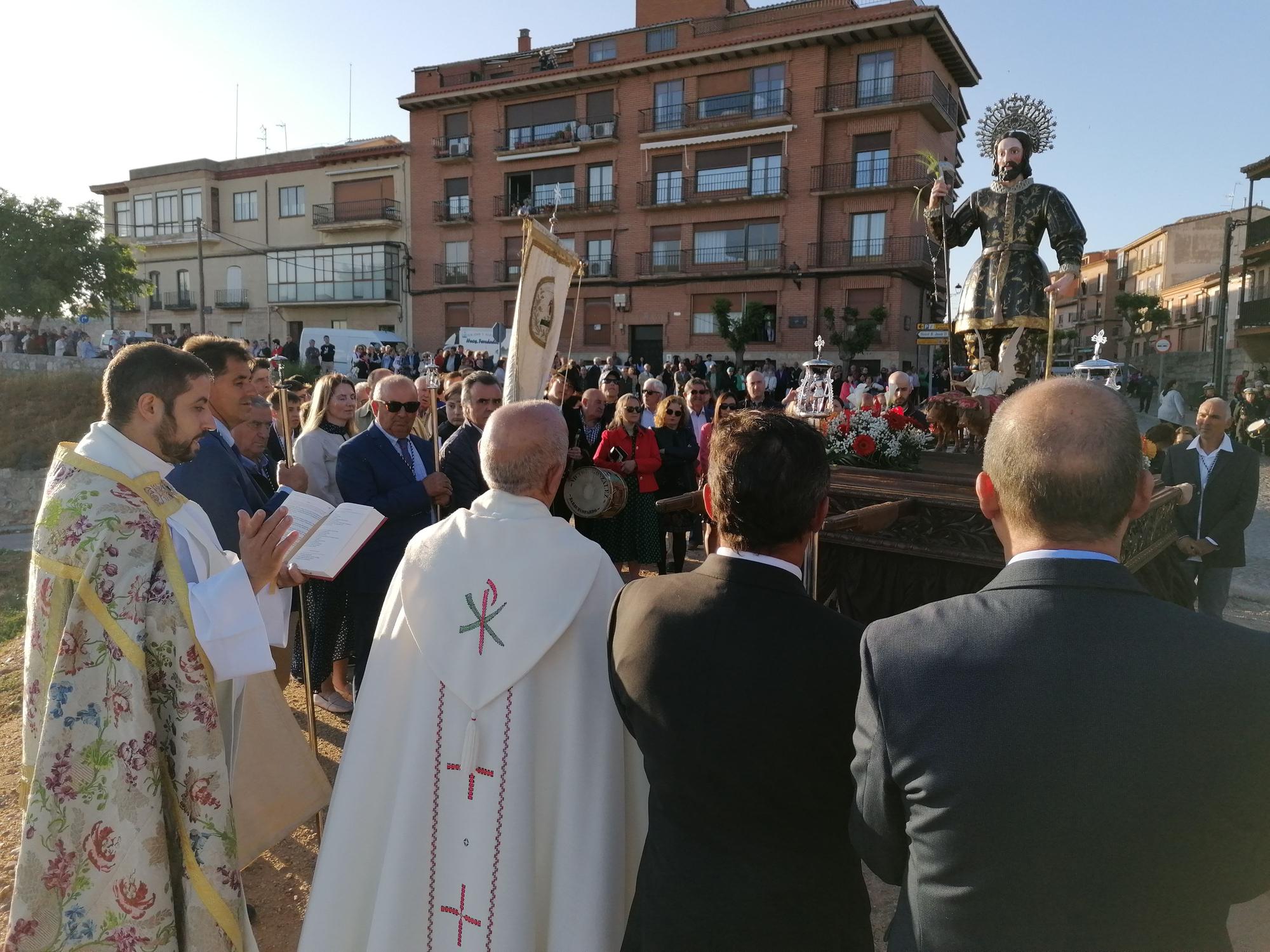 Toro implora a San Isidro que llueva