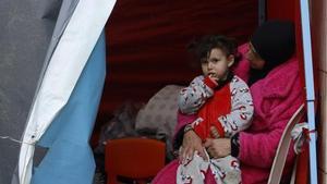 Desplaçats a Beirut pels bombardejos israelians al Líban, ahir.  | WAEL HAMZEH / EFE