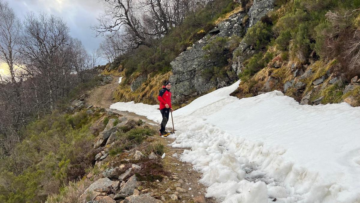Un rescatador en pleno ascenso.