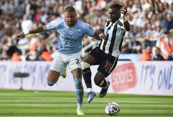 Kyle Walker: El lateral inglés termina contrato en 2024 y en caso de verse sin competición europea y sus 32 años, podría buscarse nueva aventura. Con recorrido y un físico portentoso podría encajar en cualquier grande, en un lateral muy buscado en el mercado.