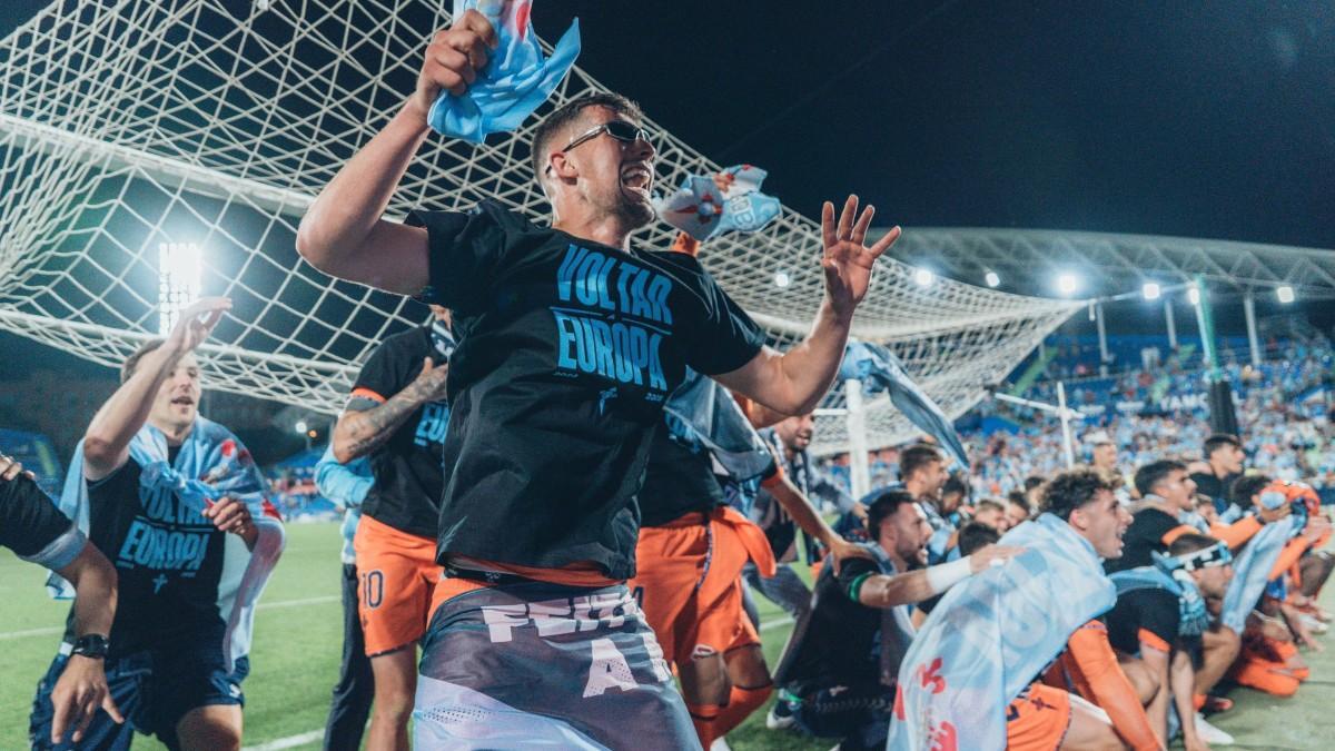 Los jugadores del Celta celebran su clasificación a la Europa League