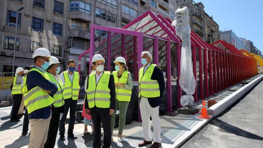 Abel Caballero visita la obra de las rampas de la Gran Vía