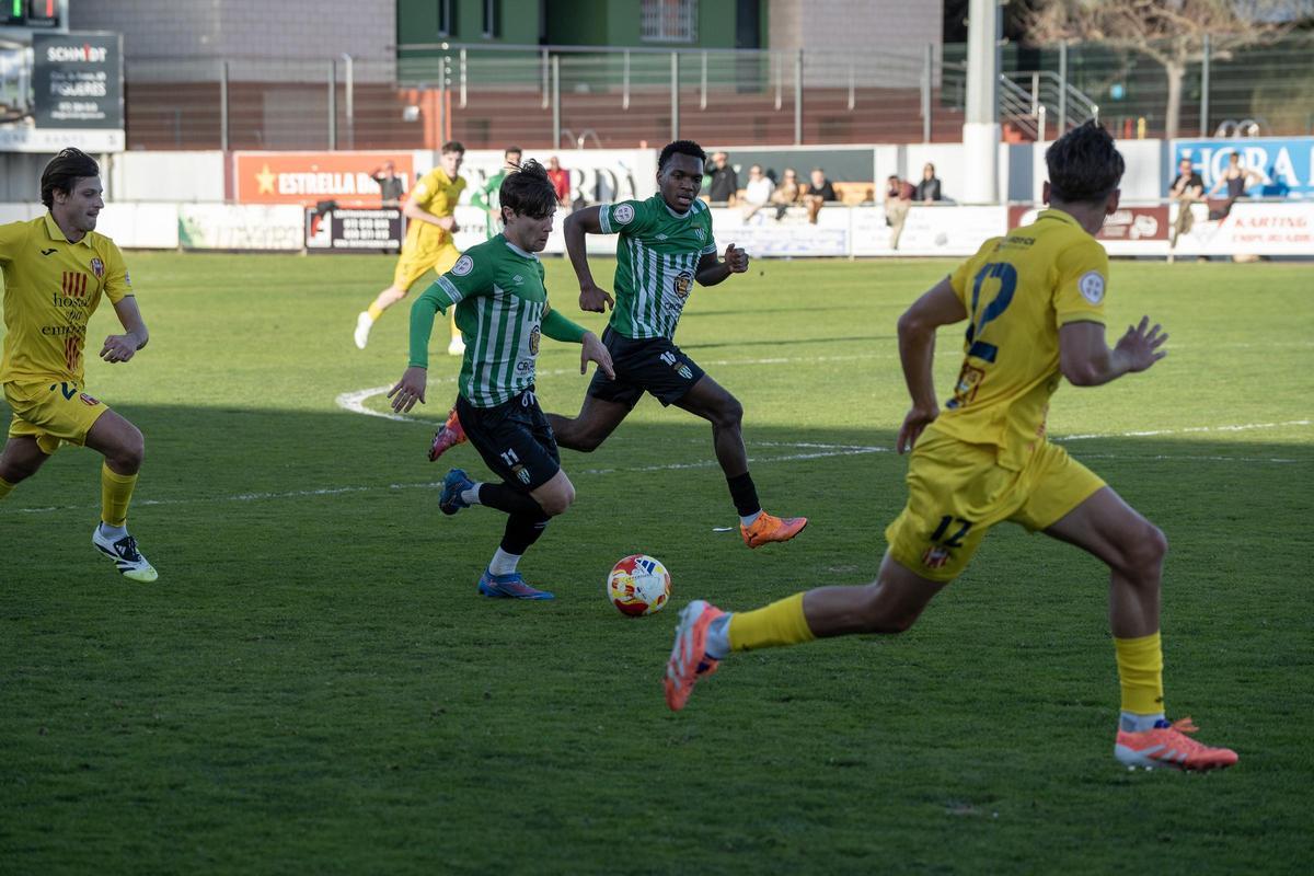 Les millors imatges de l'empat en el derbi entre el Peralada i l'Escala