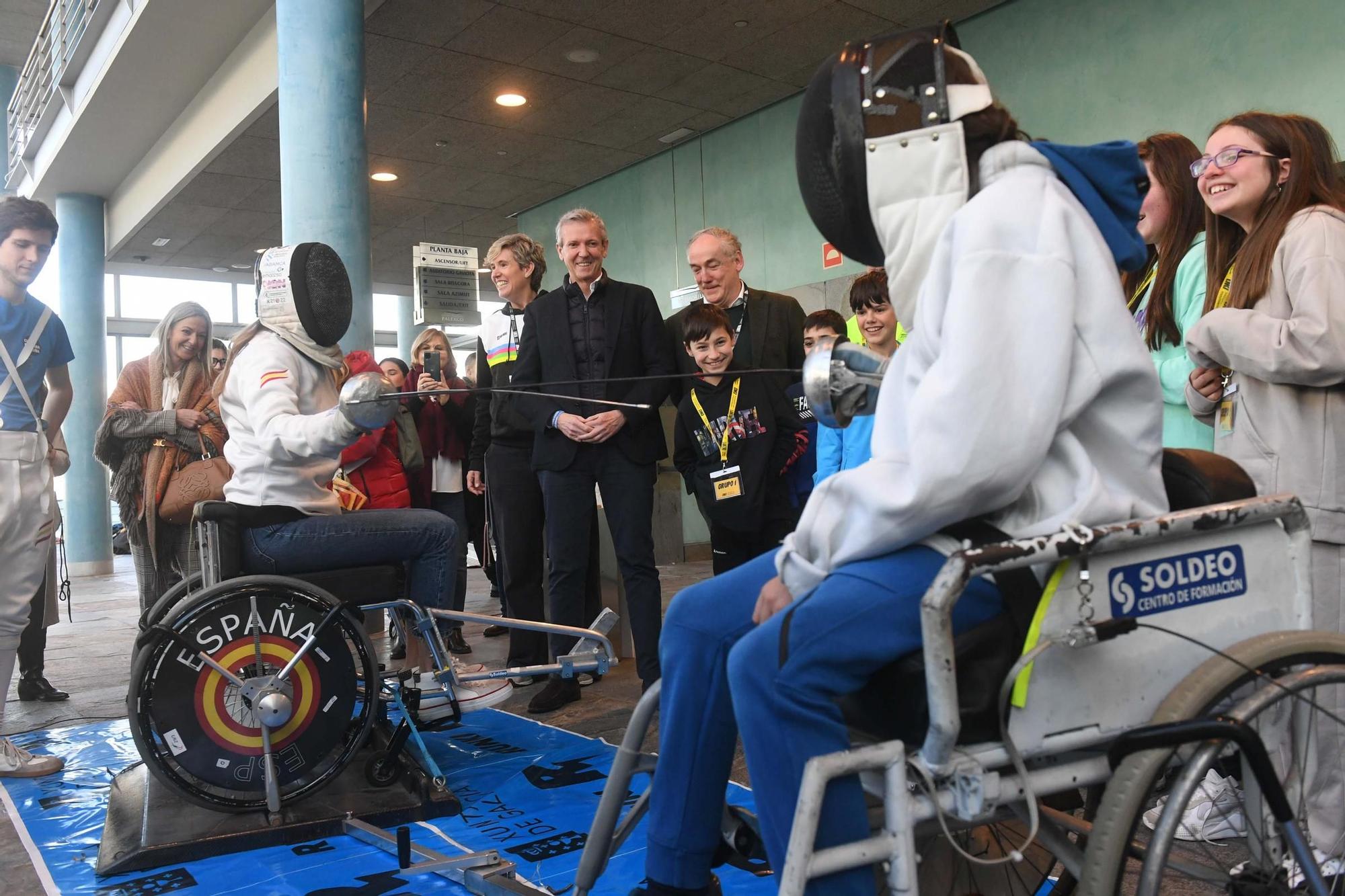 Los escolares de A Coruña aprenden a hacer deporte en silla de ruedas