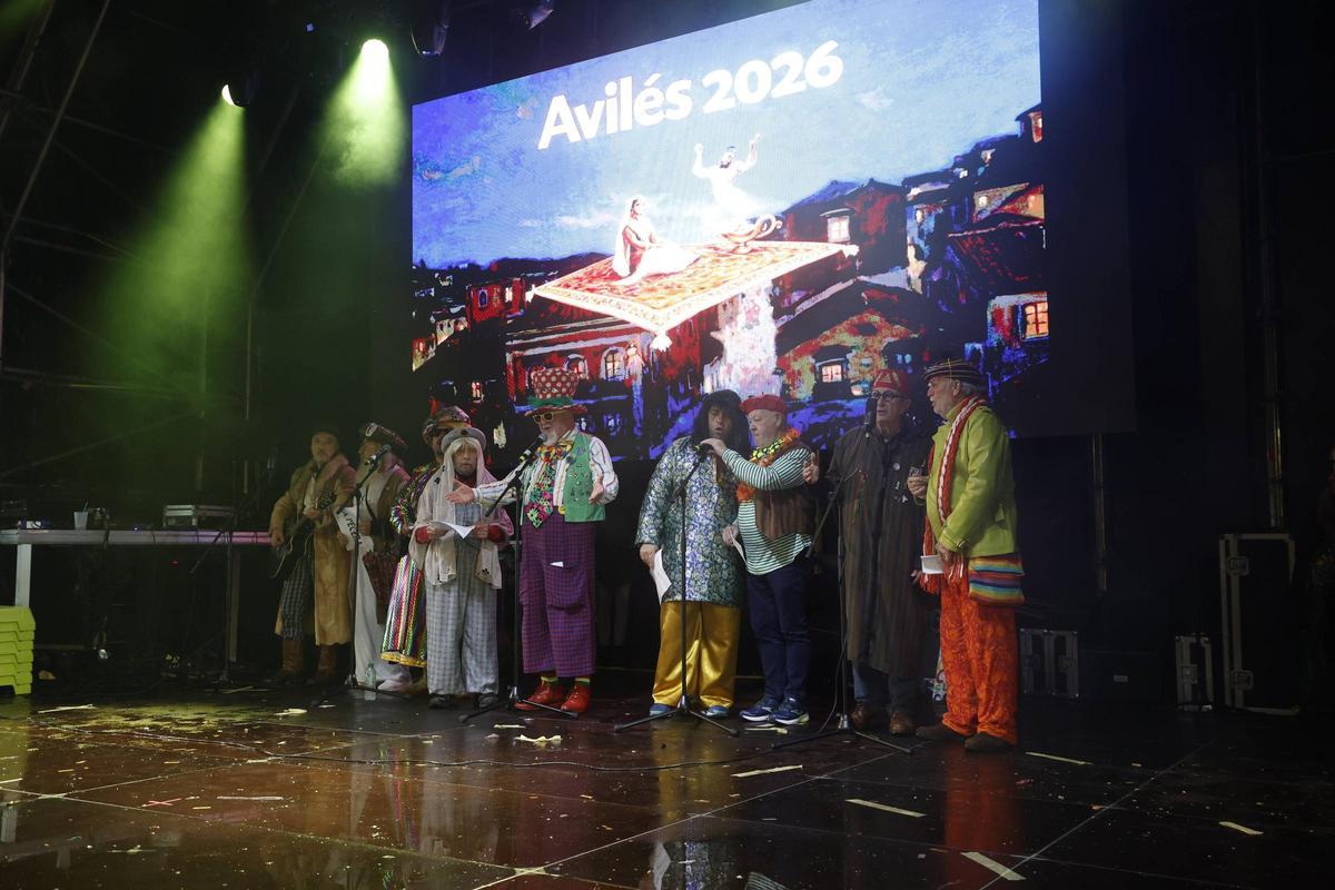 En imágenes: El concurso de murgas de Avilés bajo la lluvia En imágenes: El concurso de murgas de Avilés bajo la lluvia