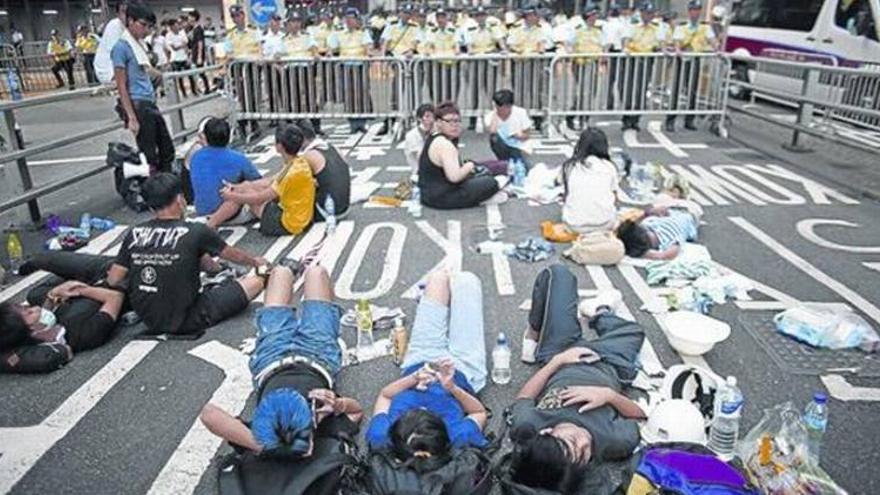 Los manifestantes de Hong Kong desafían el día Nacional de China