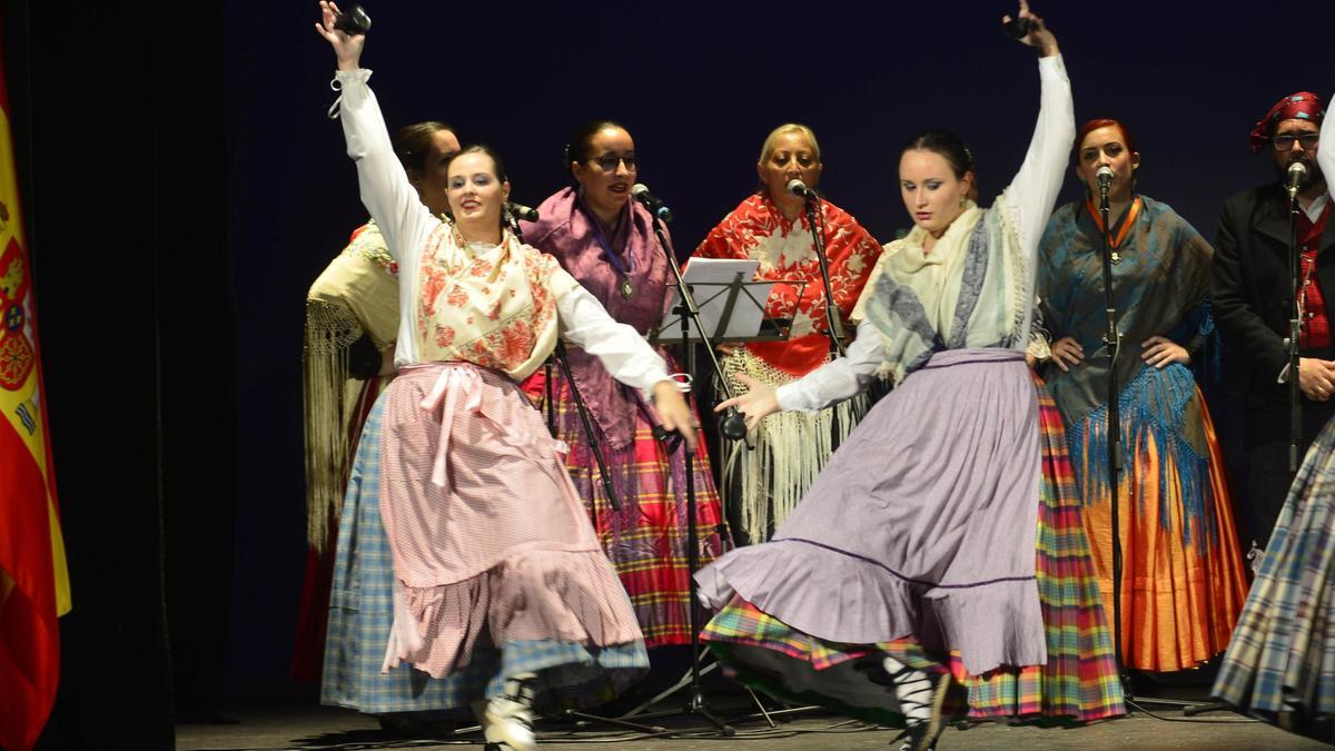 Festival de jotas en una conmemoración por el Día del Pilar en Elche, en imagen de archivo