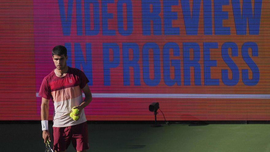 Carlos Alcaraz vive su día más complicado en Indian Wells